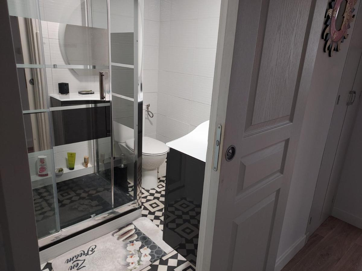 Rez-De-Chaussee Privatif Spacieux 3* D'Une Villa Centre Ville Hyeres Exterior photo