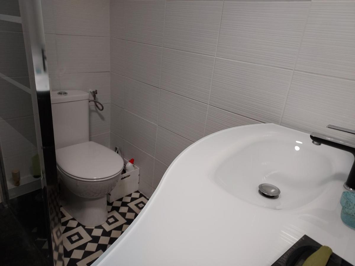 Rez-De-Chaussee Privatif Spacieux 3* D'Une Villa Centre Ville Hyeres Exterior photo